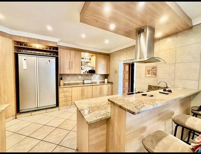 3 BEDROOM HOUSE FOR SALE IN VANDERBIJLPARK SE 3